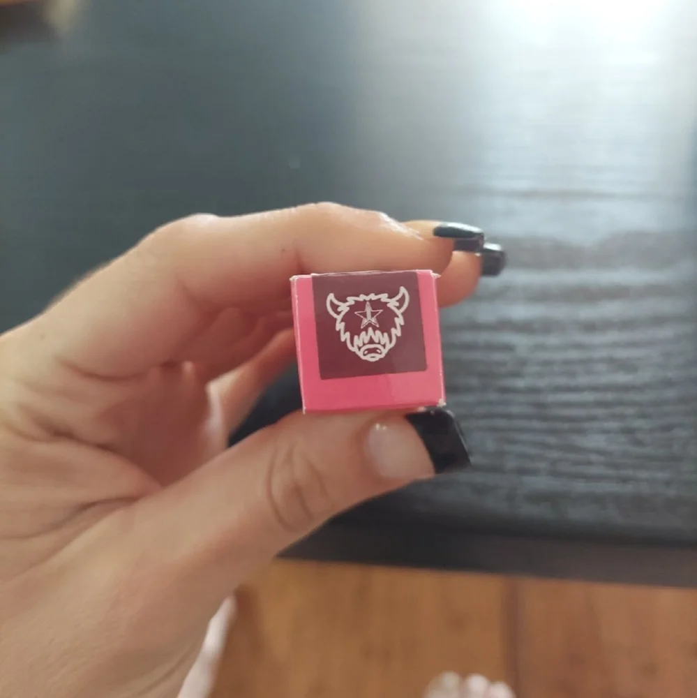 ⭐💋Jeffrey Star Yak VLL Lipstick NIB